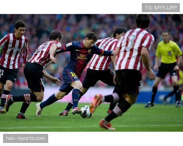 梅西连续高位逼抢撕开防线提升本赛季前场影响力